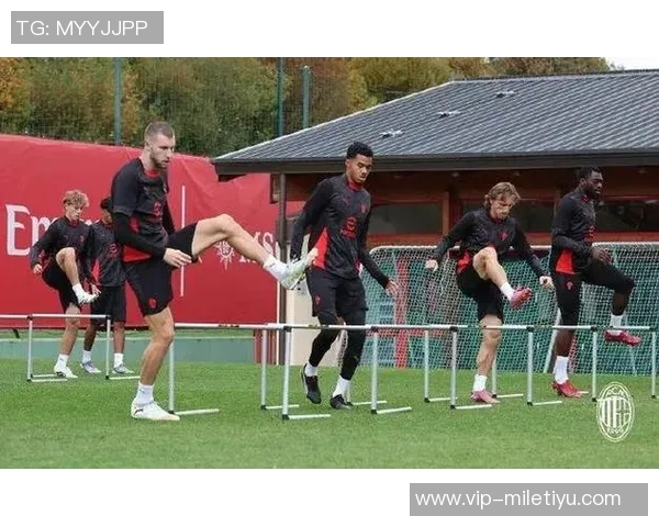 米兰左后卫埃斯图皮尼安国家队受伤脚踝伤势待评估